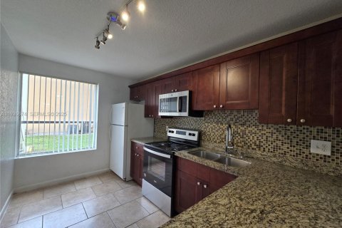 Condo in Miramar, Florida, 2 bedrooms  № 1994724 - photo 3