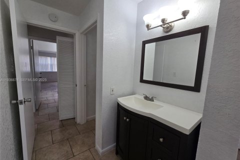 Condo in Miramar, Florida, 2 bedrooms  № 1994724 - photo 8