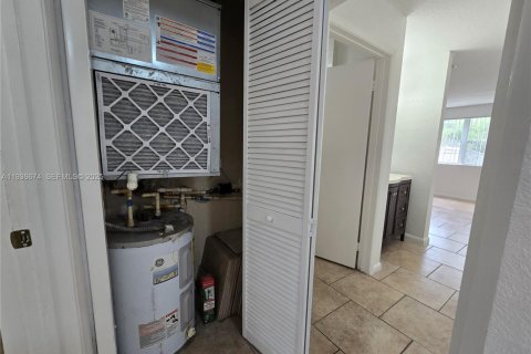 Condo in Miramar, Florida, 2 bedrooms  № 1994724 - photo 5