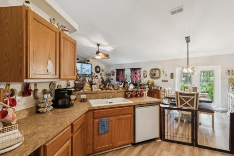 House in Weeki Wachee, Florida 3 bedrooms, 185.62 sq.m. № 2236285 - photo 27