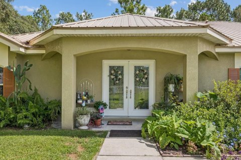 House in Weeki Wachee, Florida 3 bedrooms, 185.62 sq.m. № 2236285 - photo 2