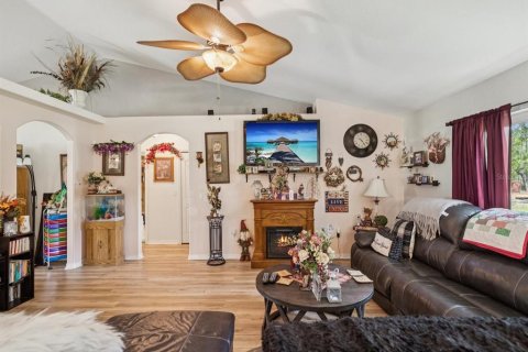 House in Weeki Wachee, Florida 3 bedrooms, 185.62 sq.m. № 2236285 - photo 15