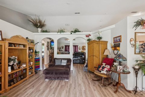 House in Weeki Wachee, Florida 3 bedrooms, 185.62 sq.m. № 2236285 - photo 10