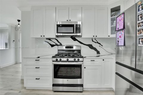 Villa ou maison à vendre à Hollywood, Floride: 3 chambres № 1958379 - photo 7