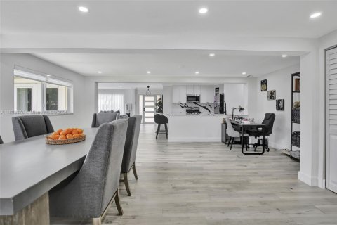 Villa ou maison à vendre à Hollywood, Floride: 3 chambres № 1958379 - photo 16