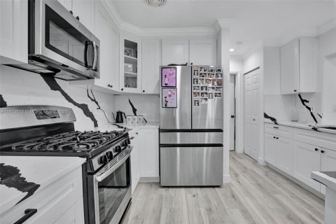 Villa ou maison à vendre à Hollywood, Floride: 3 chambres № 1958379 - photo 4