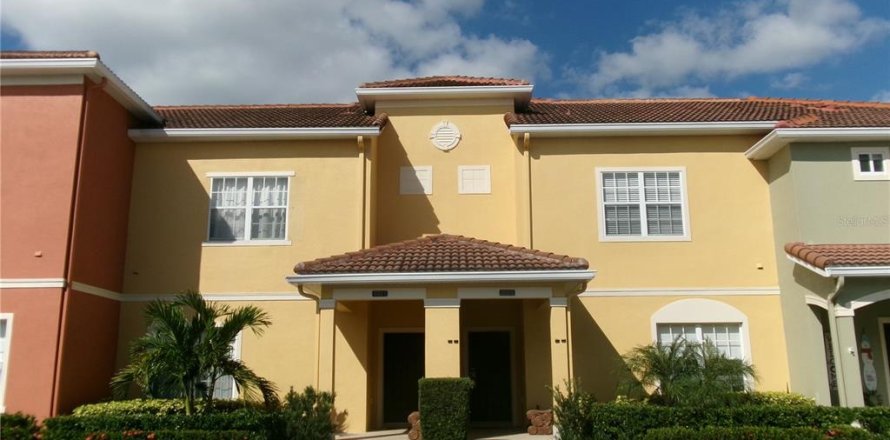 Adosado en Kissimmee, Florida 4 dormitorios, 175.03 m2 № 2428689