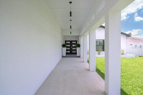 Casa en venta en Redington Beach, Florida, 4 dormitorios, 345.13 m2 № 1508504 - foto 7