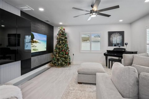 Casa en venta en Redington Beach, Florida, 4 dormitorios, 345.13 m2 № 1508504 - foto 9