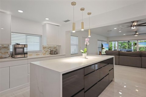 Casa en venta en Redington Beach, Florida, 4 dormitorios, 345.13 m2 № 1508504 - foto 16