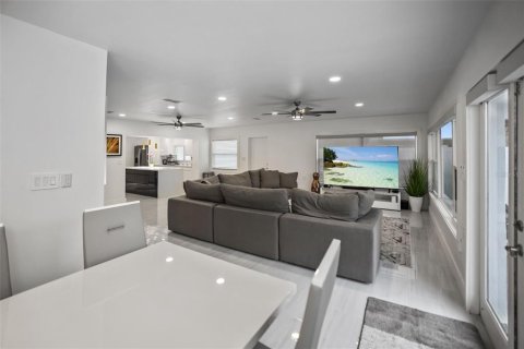 Casa en venta en Redington Beach, Florida, 4 dormitorios, 345.13 m2 № 1508504 - foto 22