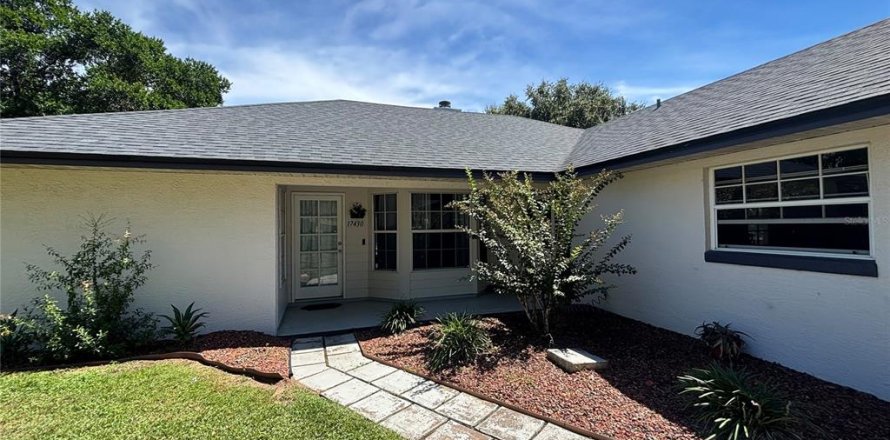 House in Montverde, Florida 3 bedrooms, 120.31 sq.m. № 2394233