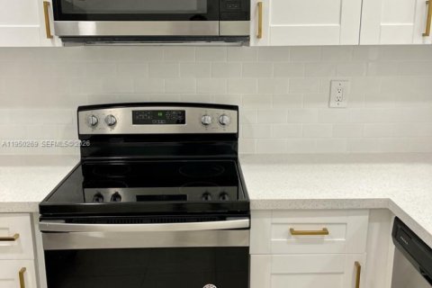 Купить кондоминиум в Хомстед, Флорида 3 спальни, 98.48м2, № 2005856 - фото 10