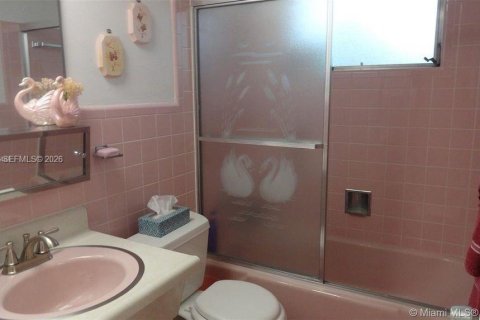 Condo in Hollywood, Florida, 2 bedrooms № 2026360 - photo 5