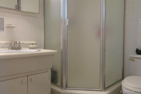 Condo in Hollywood, Florida, 2 bedrooms № 2026360 - photo 4