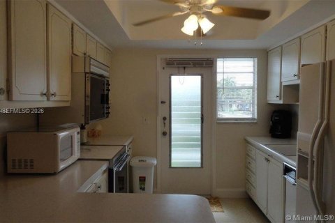 Condo in Hollywood, Florida, 2 bedrooms № 2026360 - photo 2