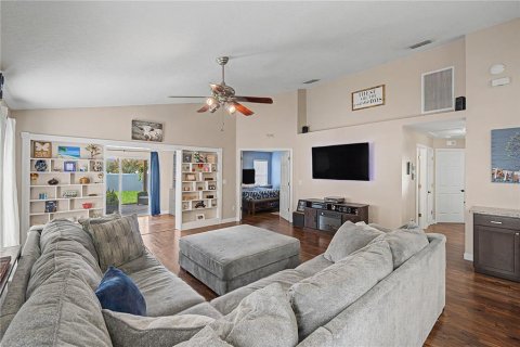House in Lutz, Florida 3 bedrooms, 157.47 sq.m. № 2235437 - photo 10