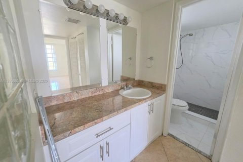 Condominio en alquiler en Miami, Florida, 2 dormitorios, 83.61 m2 № 2057967 - foto 7