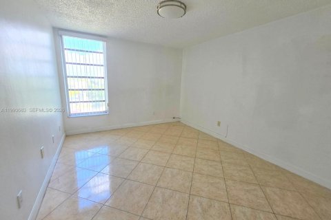 Condominio en alquiler en Miami, Florida, 2 dormitorios, 83.61 m2 № 2057967 - foto 6