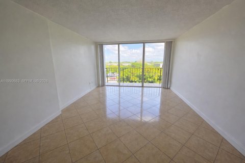 Condominio en alquiler en Miami, Florida, 2 dormitorios, 83.61 m2 № 2057967 - foto 4
