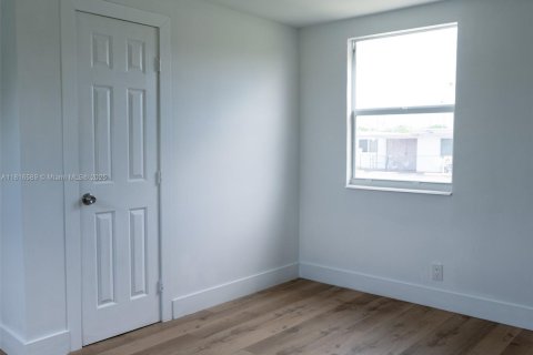 House in Fort Lauderdale, Florida 2 bedrooms, 92.9 sq.m. № 1772317 - photo 18