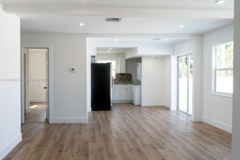 House in Fort Lauderdale, Florida 2 bedrooms, 92.9 sq.m. № 1772317 - photo 4