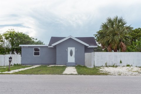 House in Fort Lauderdale, Florida 2 bedrooms, 92.9 sq.m. № 1772317 - photo 2