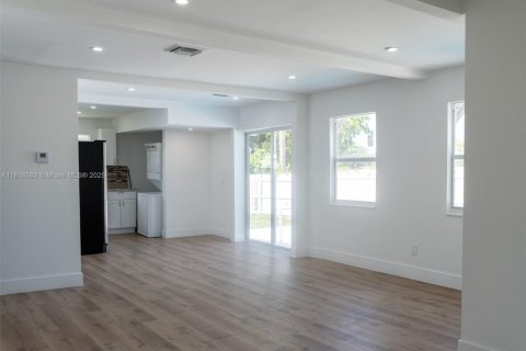 House in Fort Lauderdale, Florida 2 bedrooms, 92.9 sq.m. № 1772317 - photo 6