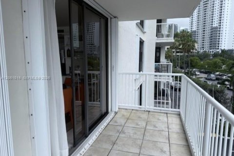 Copropriété à louer à Miami, Floride: 2 chambres, 107.12 m2 № 2273353 - photo 8