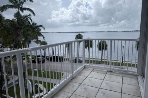 Copropriété à louer à Miami, Floride: 2 chambres, 107.12 m2 № 2273353 - photo 7