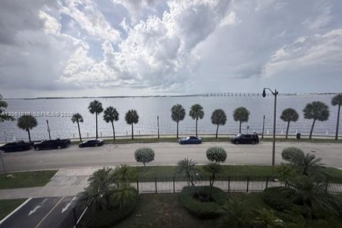 Copropriété à louer à Miami, Floride: 2 chambres, 107.12 m2 № 2273353 - photo 9