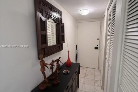 Copropriété à louer à Miami, Floride: 2 chambres, 107.12 m2 № 2273353 - photo 5