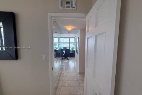 Copropriété à louer à Miami, Floride: 2 chambres, 107.12 m2 № 2273353 - photo 25