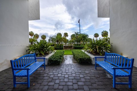 Copropriété à louer à Miami, Floride: 2 chambres, 107.12 m2 № 2273353 - photo 4