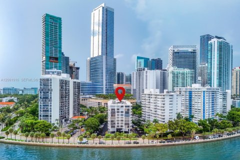 Copropriété à louer à Miami, Floride: 2 chambres, 107.12 m2 № 2273353 - photo 2