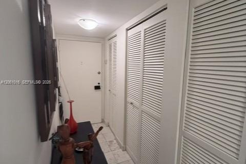 Copropriété à louer à Miami, Floride: 2 chambres, 107.12 m2 № 2273353 - photo 16