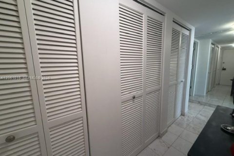Copropriété à louer à Miami, Floride: 2 chambres, 107.12 m2 № 2273353 - photo 27