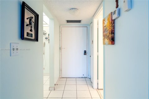 Copropriété à louer à Hollywood, Floride: 1 chambre, 83.61 m2 № 2016214 - photo 6