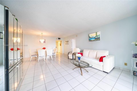 Copropriété à louer à Hollywood, Floride: 1 chambre, 83.61 m2 № 2016214 - photo 8