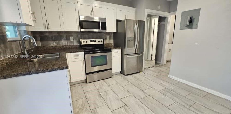 Дом в Майами, Флорида 1 спальня, 324.97м2 № 1990808