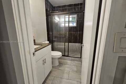 Снять в аренду виллу или дом в Майами, Флорида 1 спальня, 324.97м2, № 1990808 - фото 2