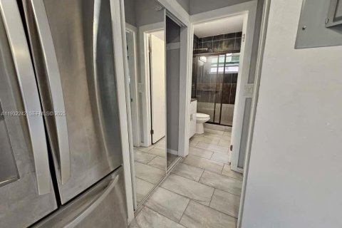 Снять в аренду виллу или дом в Майами, Флорида 1 спальня, 324.97м2, № 1990808 - фото 4