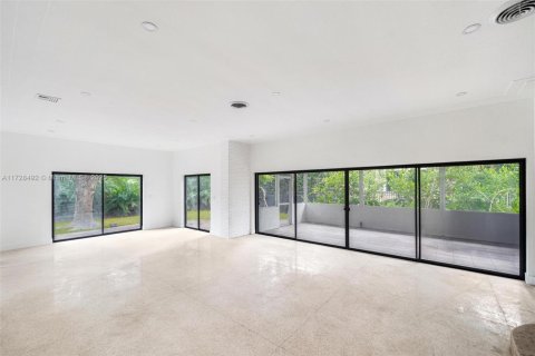 House in Bal Harbour, Florida 4 bedrooms, 225.2 sq.m. № 1702979 - photo 8