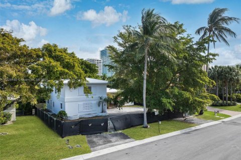House in Bal Harbour, Florida 4 bedrooms, 225.2 sq.m. № 1702979 - photo 28