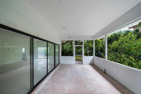 House in Bal Harbour, Florida 4 bedrooms, 225.2 sq.m. № 1702979 - photo 23