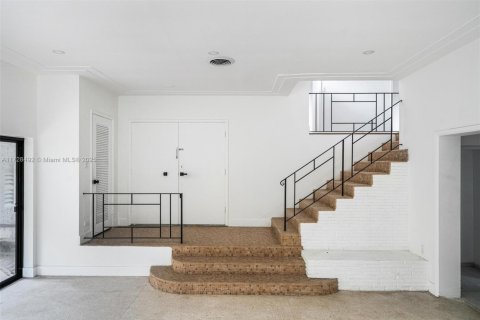 House in Bal Harbour, Florida 4 bedrooms, 225.2 sq.m. № 1702979 - photo 6