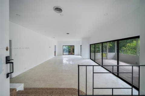 House in Bal Harbour, Florida 4 bedrooms, 225.2 sq.m. № 1702979 - photo 9