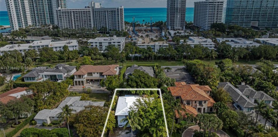 House in Bal Harbour, Florida 4 bedrooms, 225.2 sq.m. № 1702979