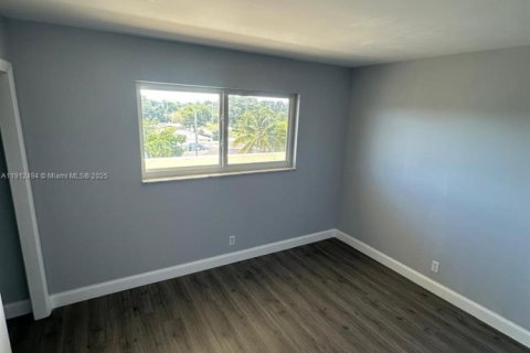 Купить кондоминиум в Халландейл-Бич, Флорида 2 спальни, 85.28м2, № 1966871 - фото 5