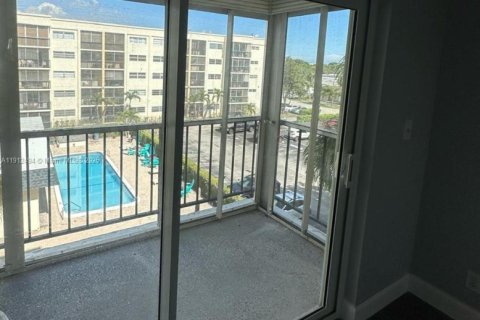 Купить кондоминиум в Халландейл-Бич, Флорида 2 спальни, 85.28м2, № 1966871 - фото 4